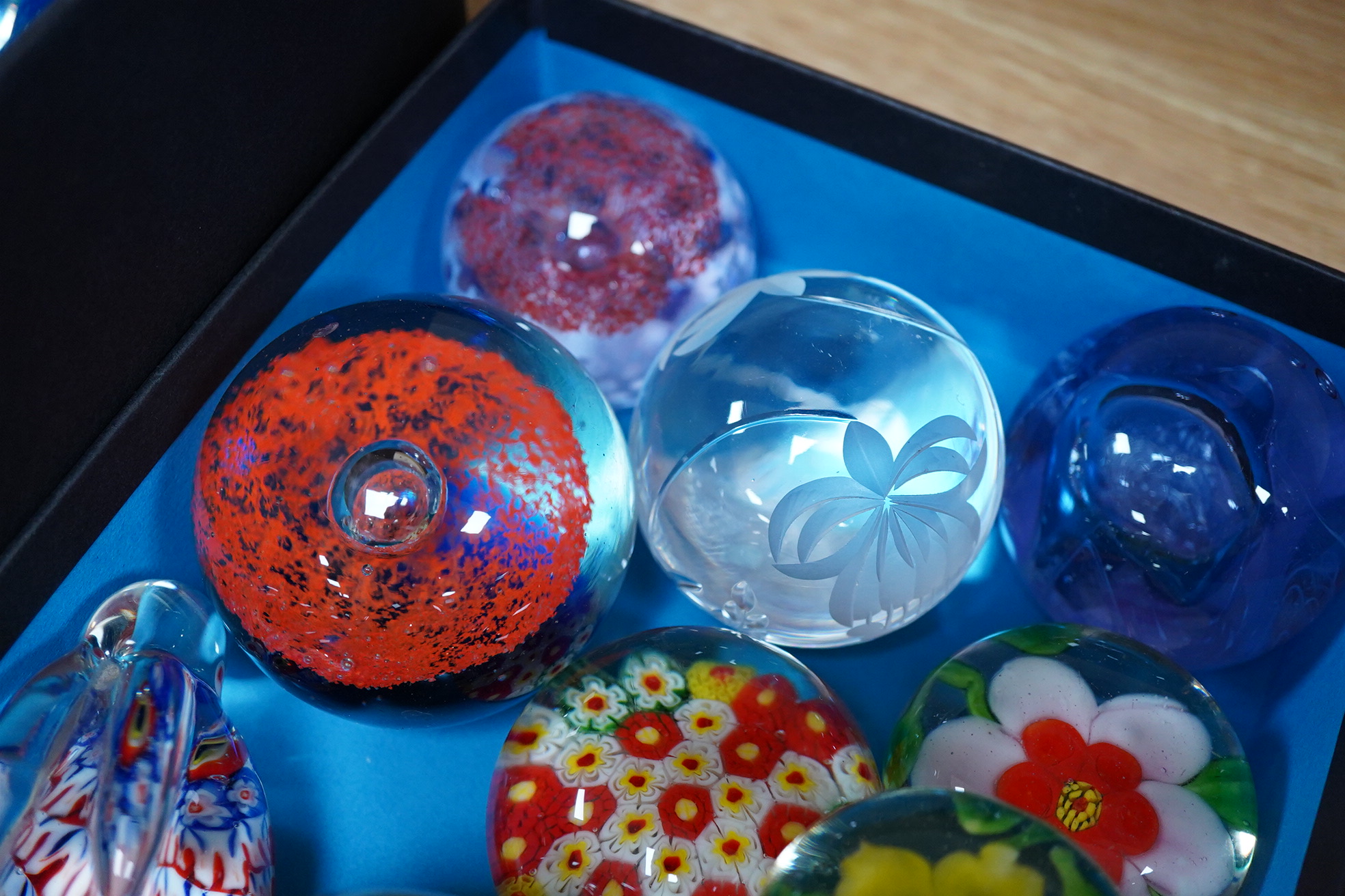 A large collection of 20th century glass paperweights (35)